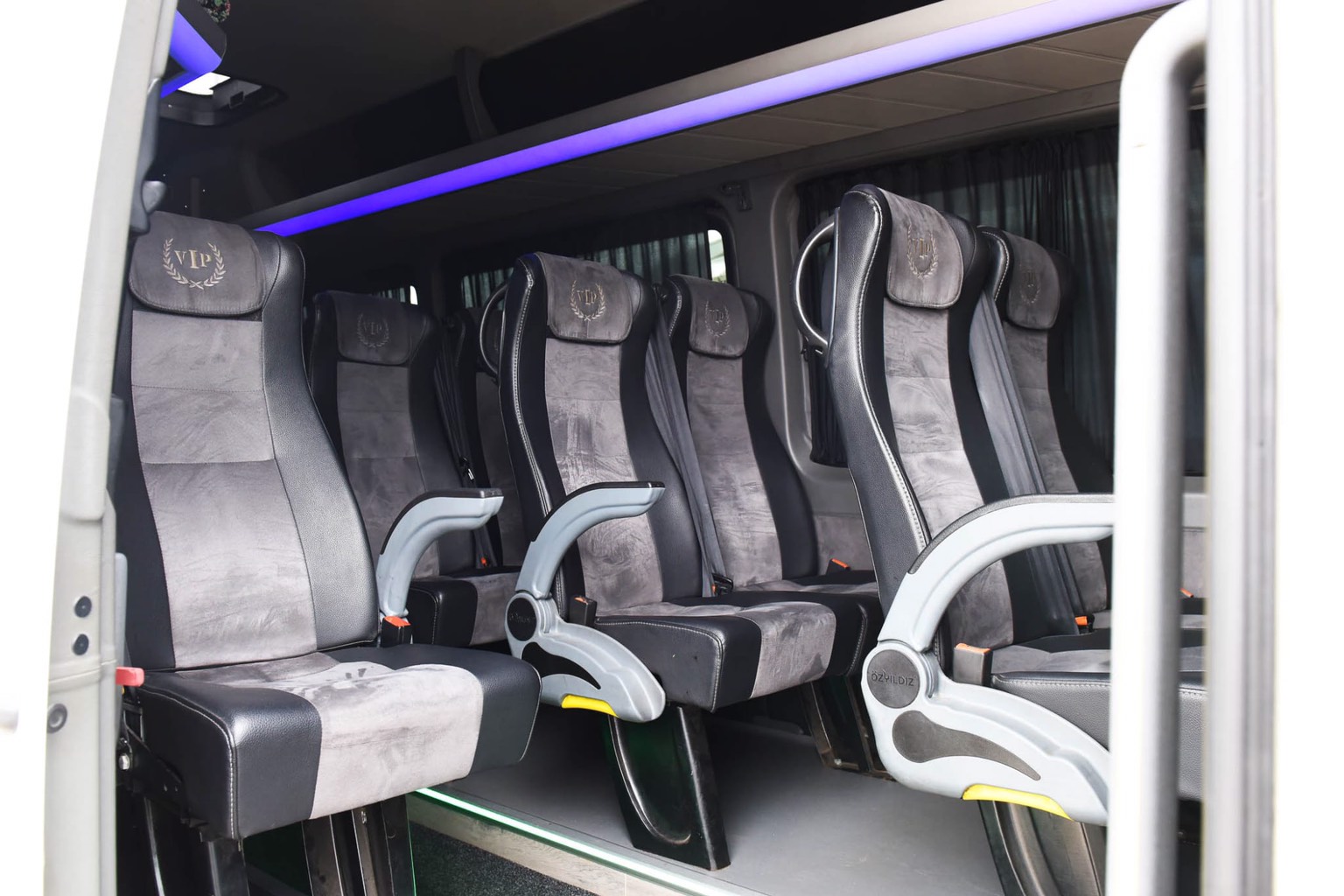 микроавтобус